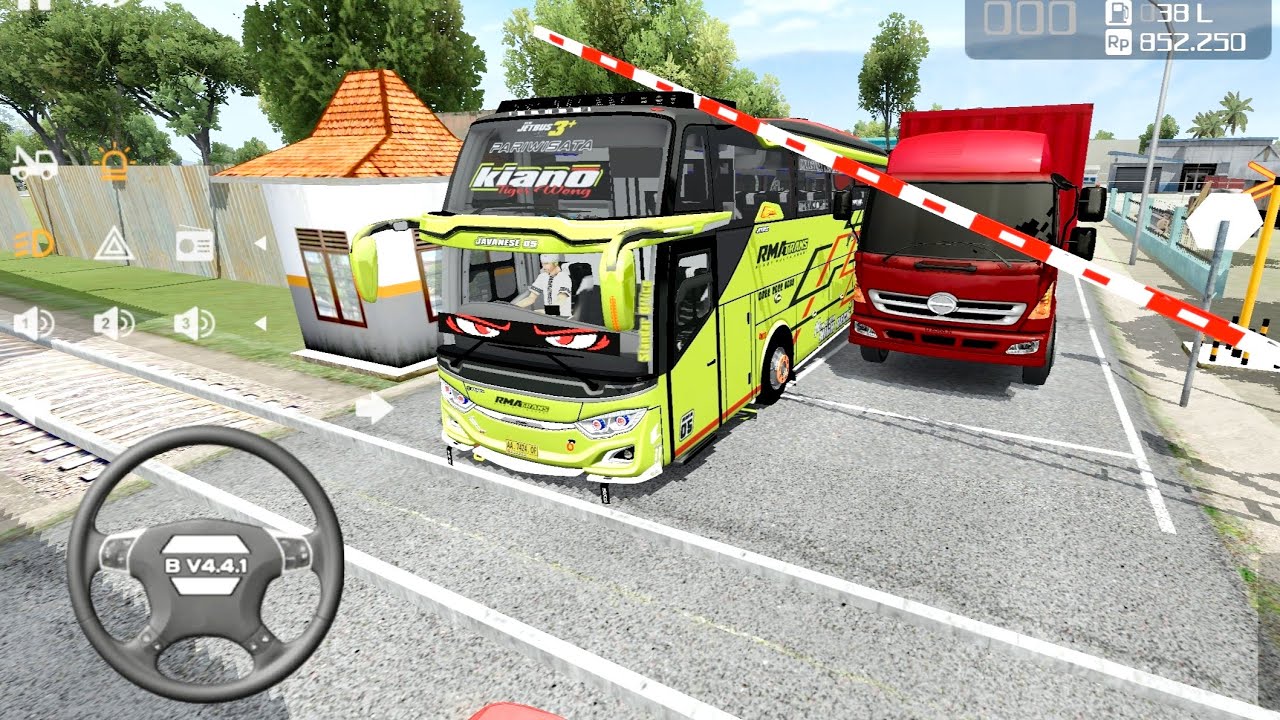 Bus RMA Trans Kiano Nungguin Kereta Lewat Tertimpa Palang Kereta Api Tetap Nyalain Telolet Basuri