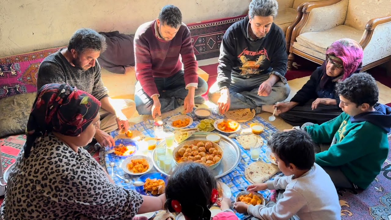 Приготовление ужина в деревенском доме / Фрикадельки с луком / Деревенская жизнь