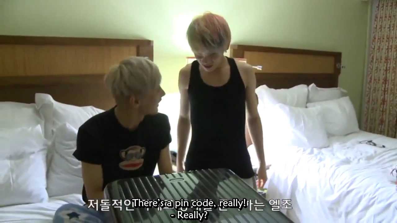 [Eng Sub] Teen Top in Hawaii - Chunjoe Bag Inspection Cut