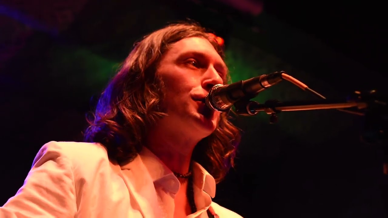 Pretty Little Love (Live at the Rialto Theatre)