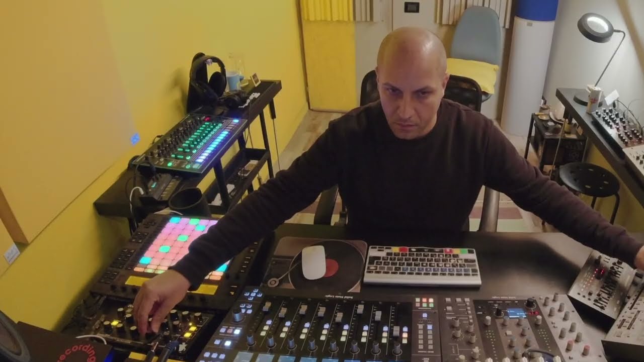 Alex Gas – Movimento (Original Mix) / A Hypnotic Flow of Energy