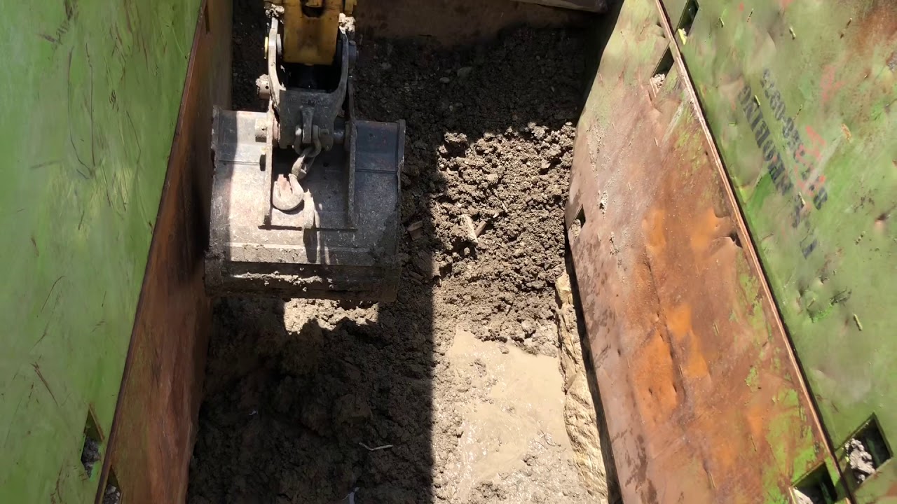 Using Komatsu 360 to remove mud 25ft deep