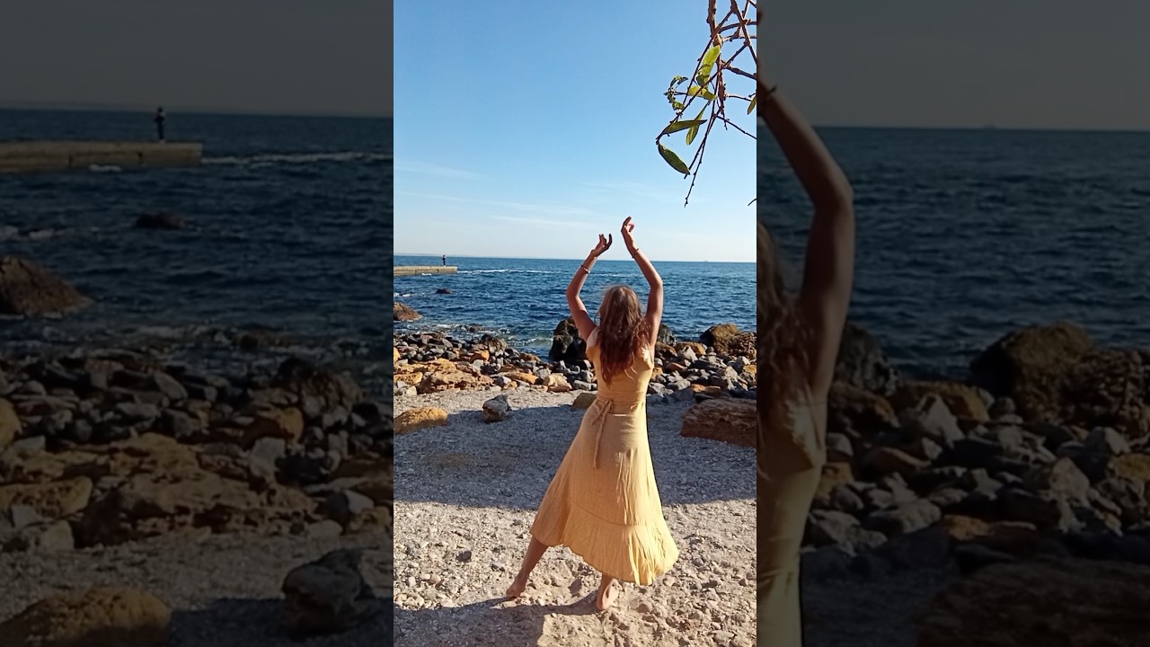 Dancing near the sea. #танці #dance #trunghoavudao #cotrang #muacotrang #aesthetic #sea
