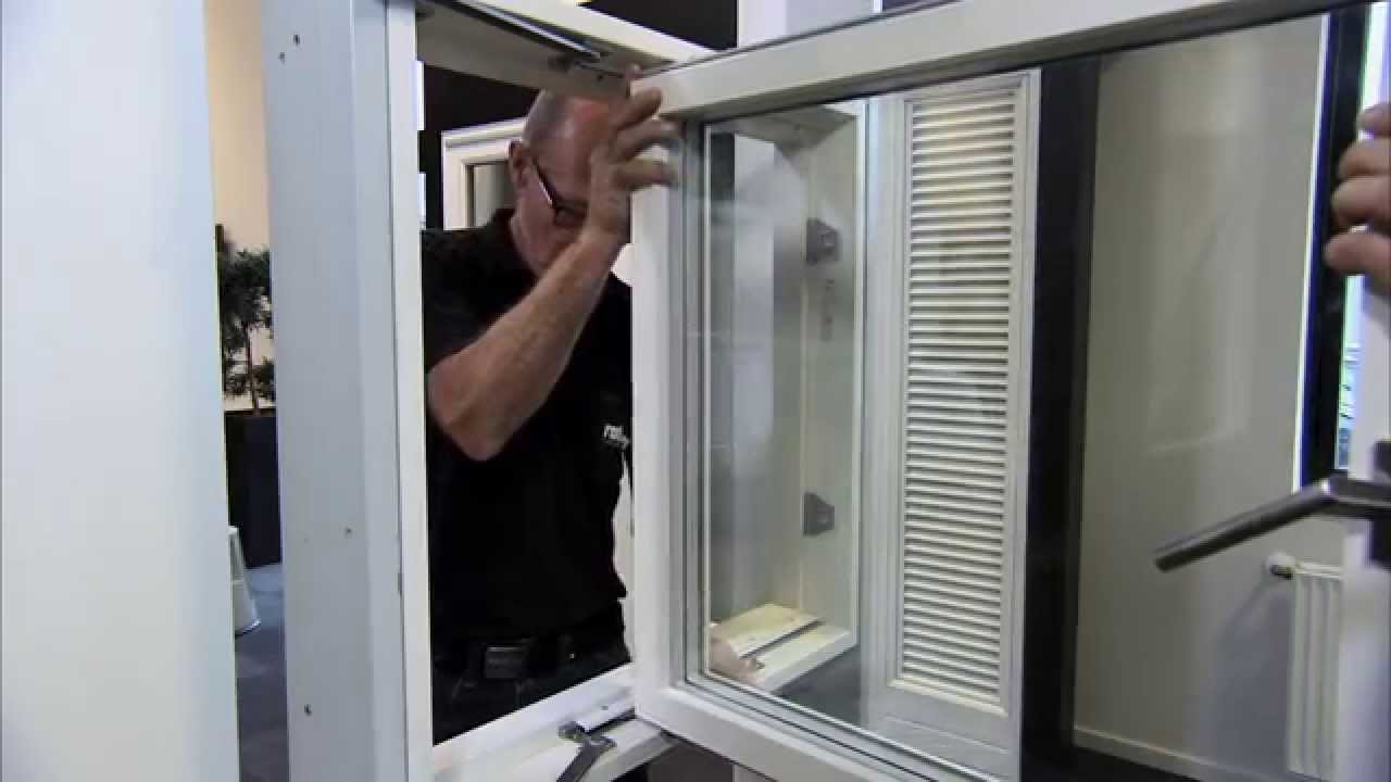 How to seperate sash from frame on Rationel AURAPLUS Sideswing windows