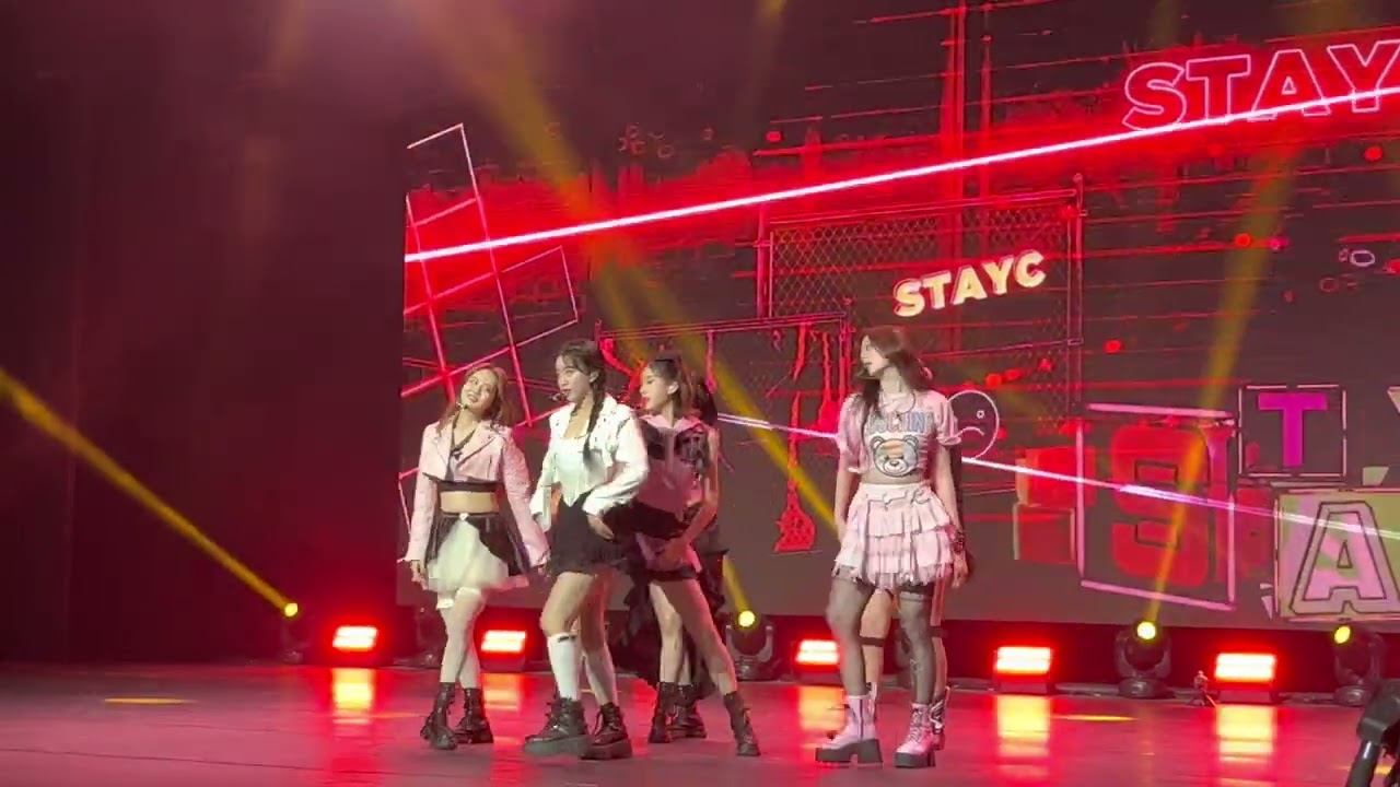 220521 STAYC - SO BAD Fancam 4K | KCON Premiere Chicago