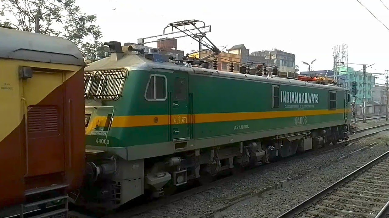 13141 Sealdah New Alipurduar Teesta Torsha Express Passing Belgharia Station Slowly With ASN WAG9HC
