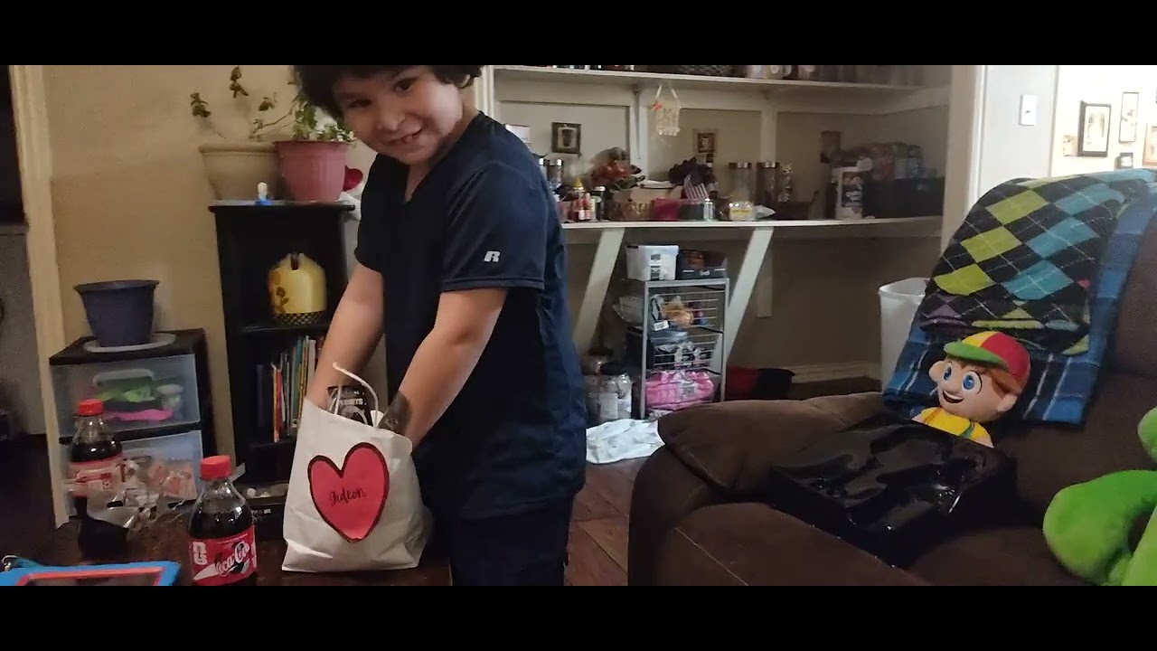 Giddy Man and Gizmo Super Cool Super Smart Super Show! Unbelievable Science unbox pt2 valentines too