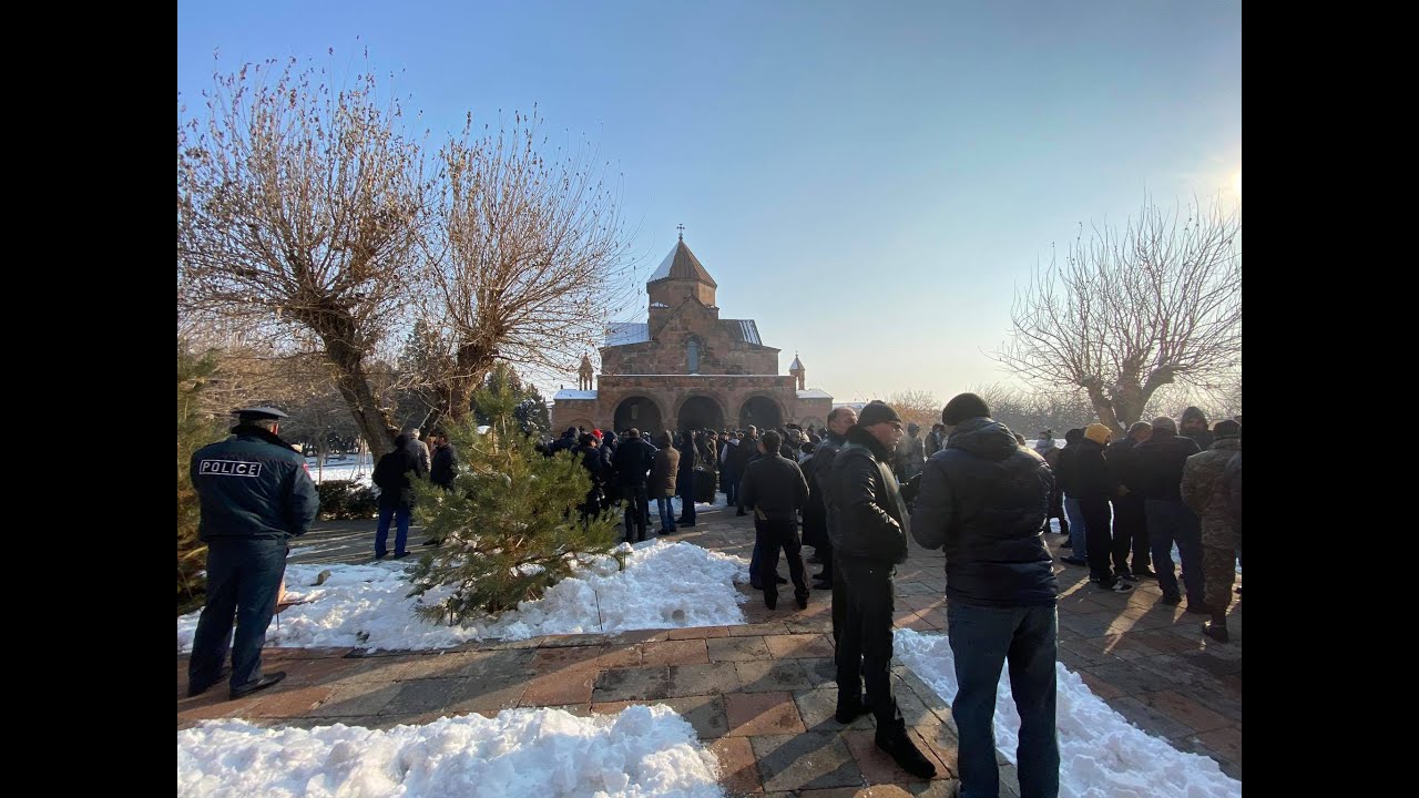 «Կանգնի՛ր եկեղեցու կողքին». քաղաքացիները հավաքվել են Էջմիածնում. ՈՒՂԻՂ