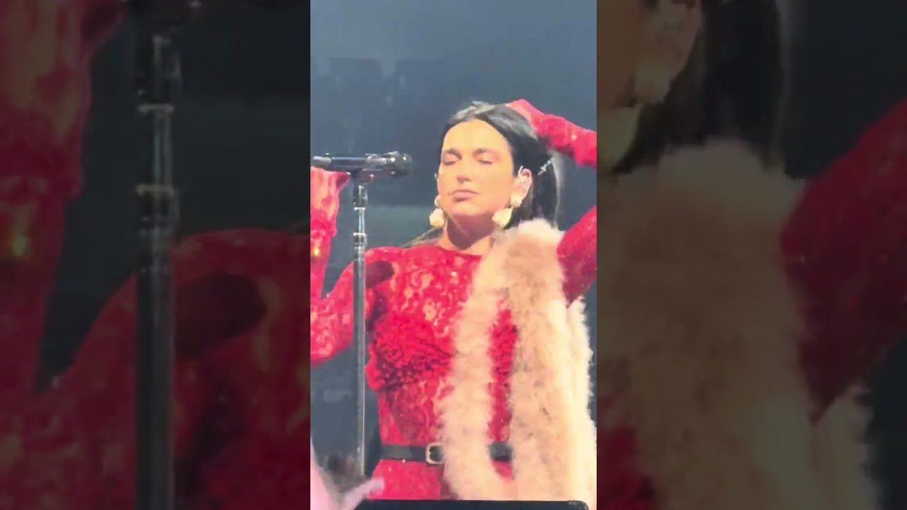 Dua Lipa - Na ostří nože (Ewa Farna Cover) Live at O2 Arena Prague 2025