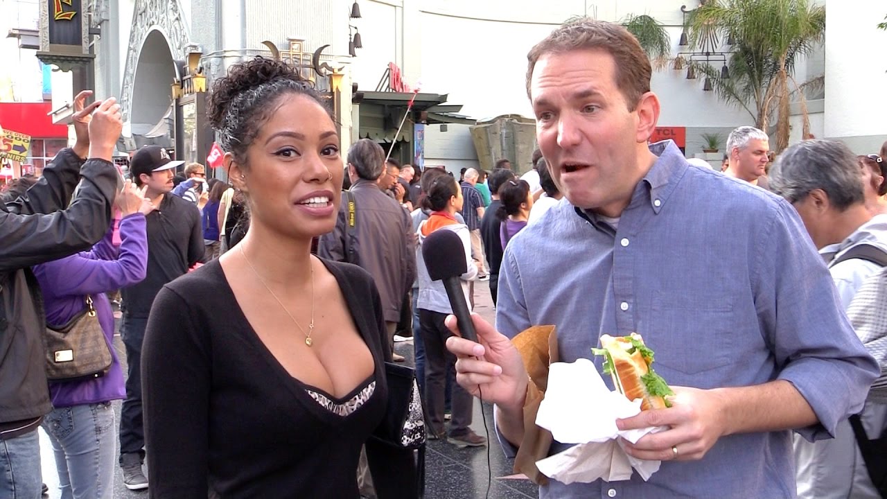 Reporter Eats Sandwich During Oscar Interviews