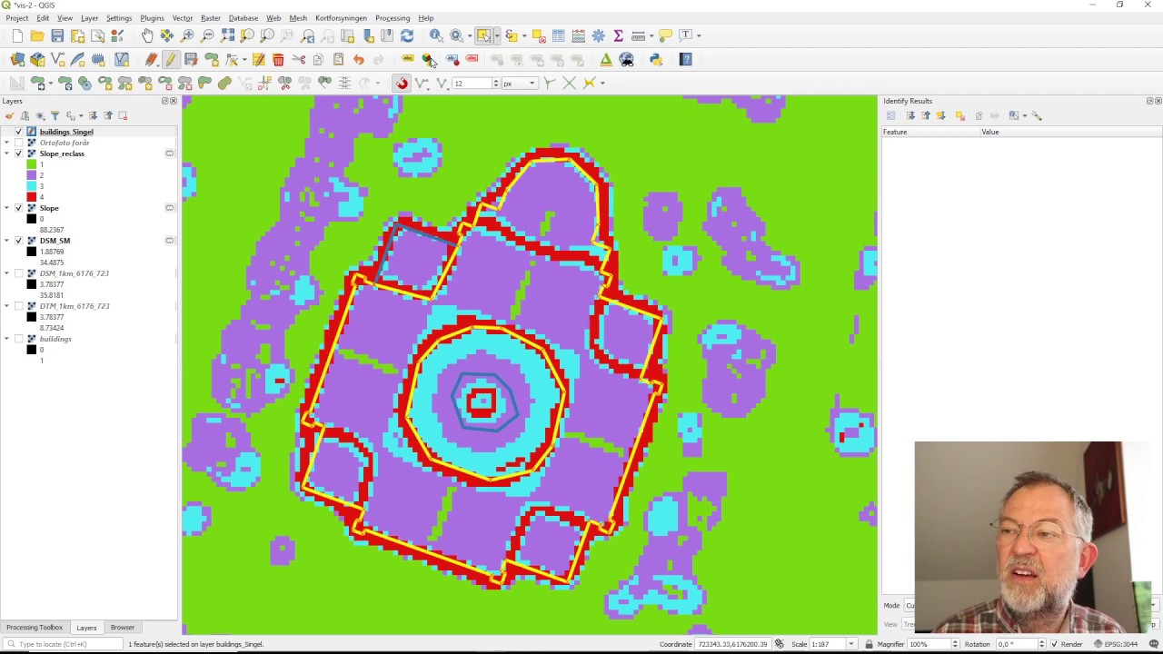 Extracting and visualising Roof Data  in QGIS