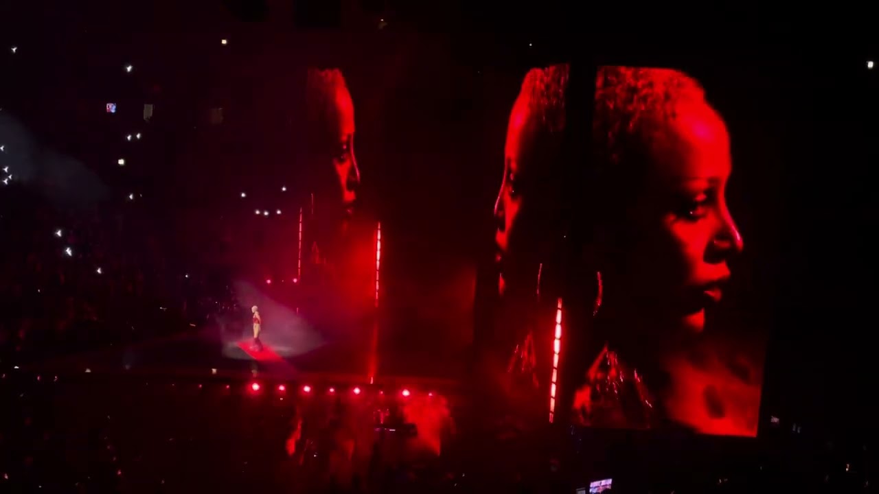 Doja Cat final show in Chicago 12/13/23 Paint the town Red into Streets