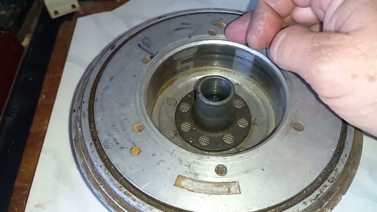 IMÃ  QUEBRADO NO VOLANTE DA SUA VESPAPX200,  PROBLEMAS QUE ISSO CAUSA.