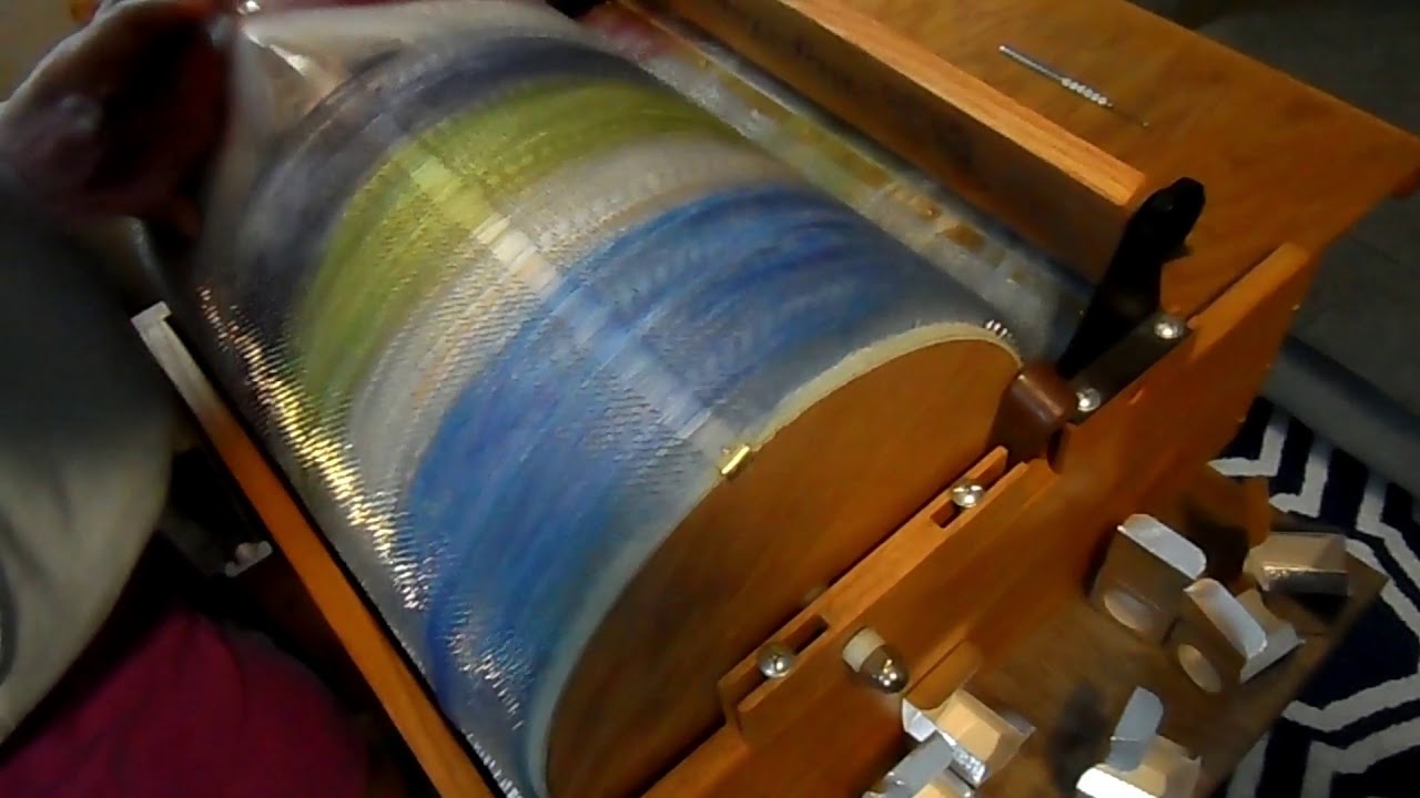 Self-striping rolags from Drumcarder! Big Tom XL