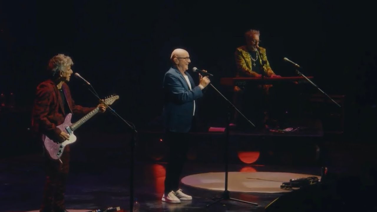 Los Tipitos - De este lado de la noche ft Baglietto (En vivo Gran Rex)