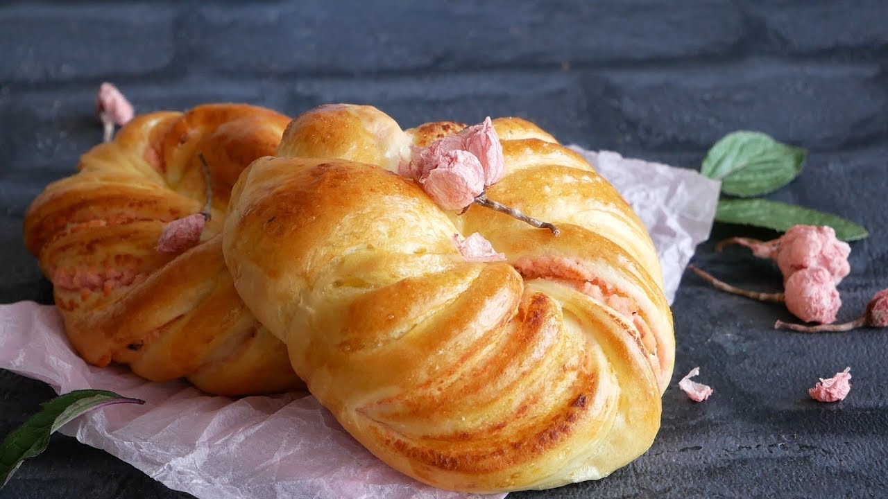 桜餡パン🌸 |  SAKURAANPAN  cherry blossom flavored Bread