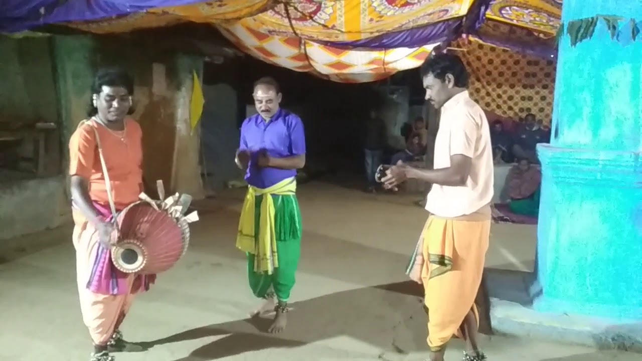 NIRANJAN BAHAK & TEAM PLAYING ODISSI