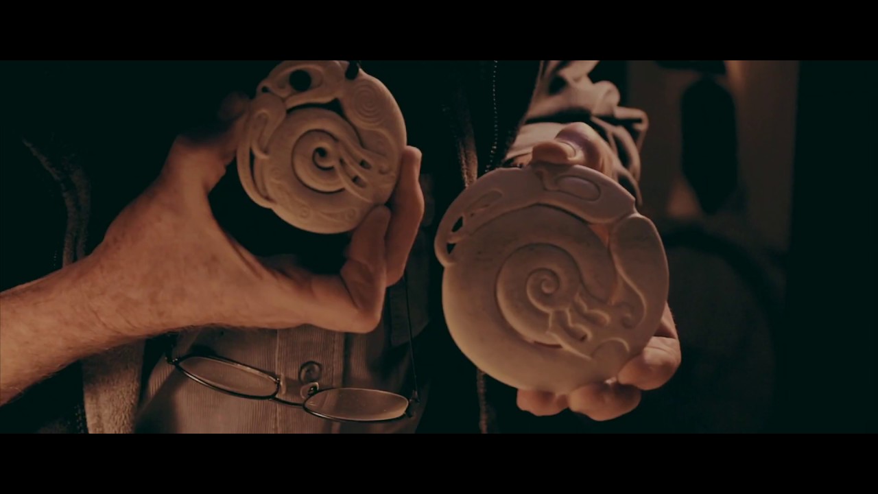 Mini-Documentary about World-Famous Bone Carver Eoin Mapp | Dust to Dust | New Zealand