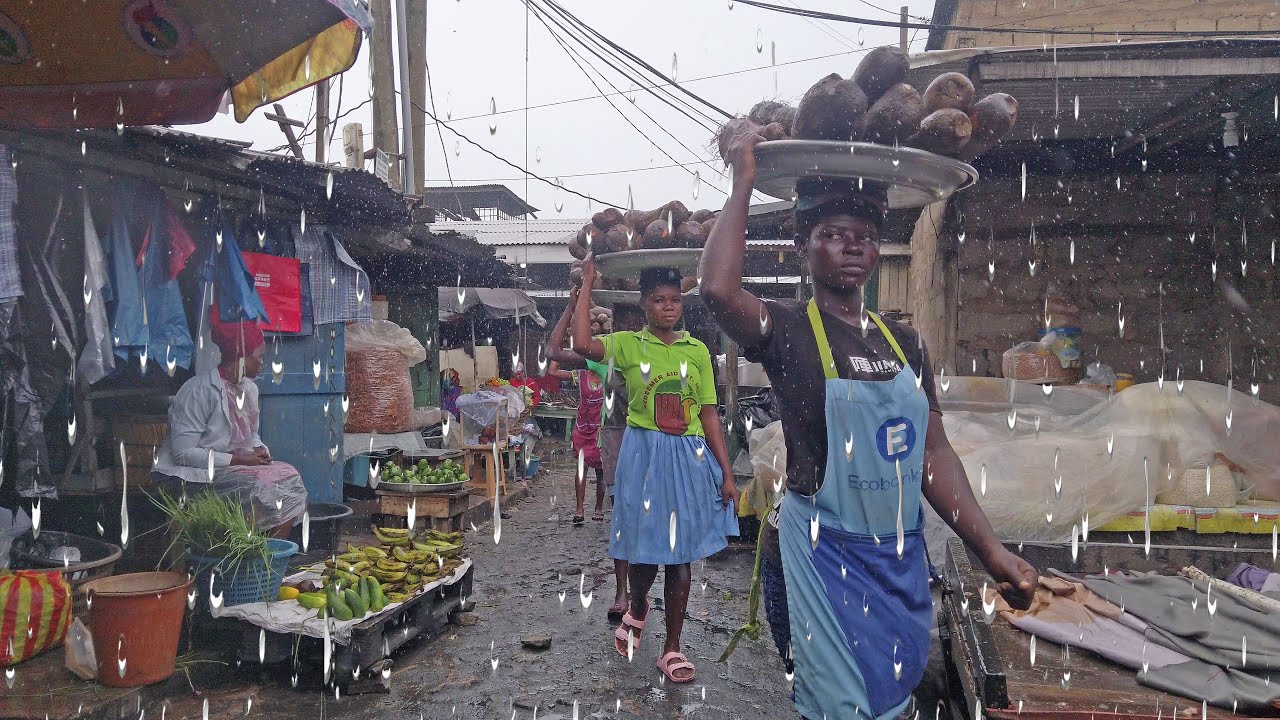 4K RAINY DAY IN LOCAL FOOD MARKET GHANA ACCRA MAKOLA, AFRICA