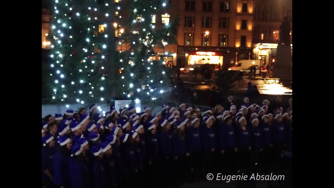 Popchoir is singing under Trafalgar Square Christmas Tree 2015 - Higher Love, Jingle Bells, Aleluya