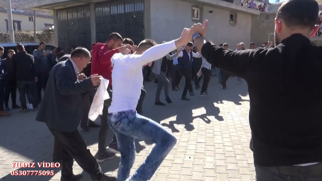80 lik dede halay başında gençlere taş çıkartıyor..Kapadokya Nevşehir Topaç köyü