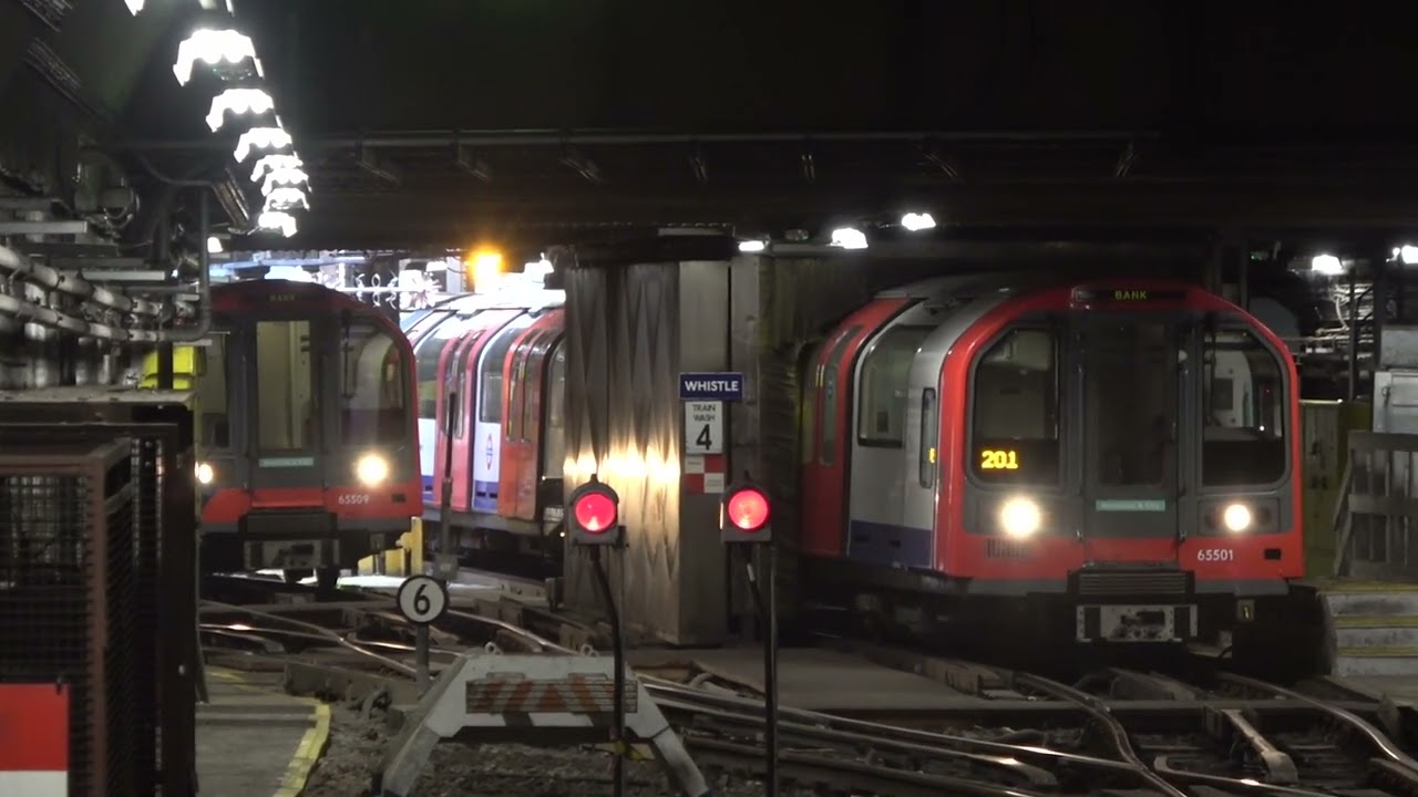 London Underground 1992 Stock 65501 and 65502 arriving at Waterloo