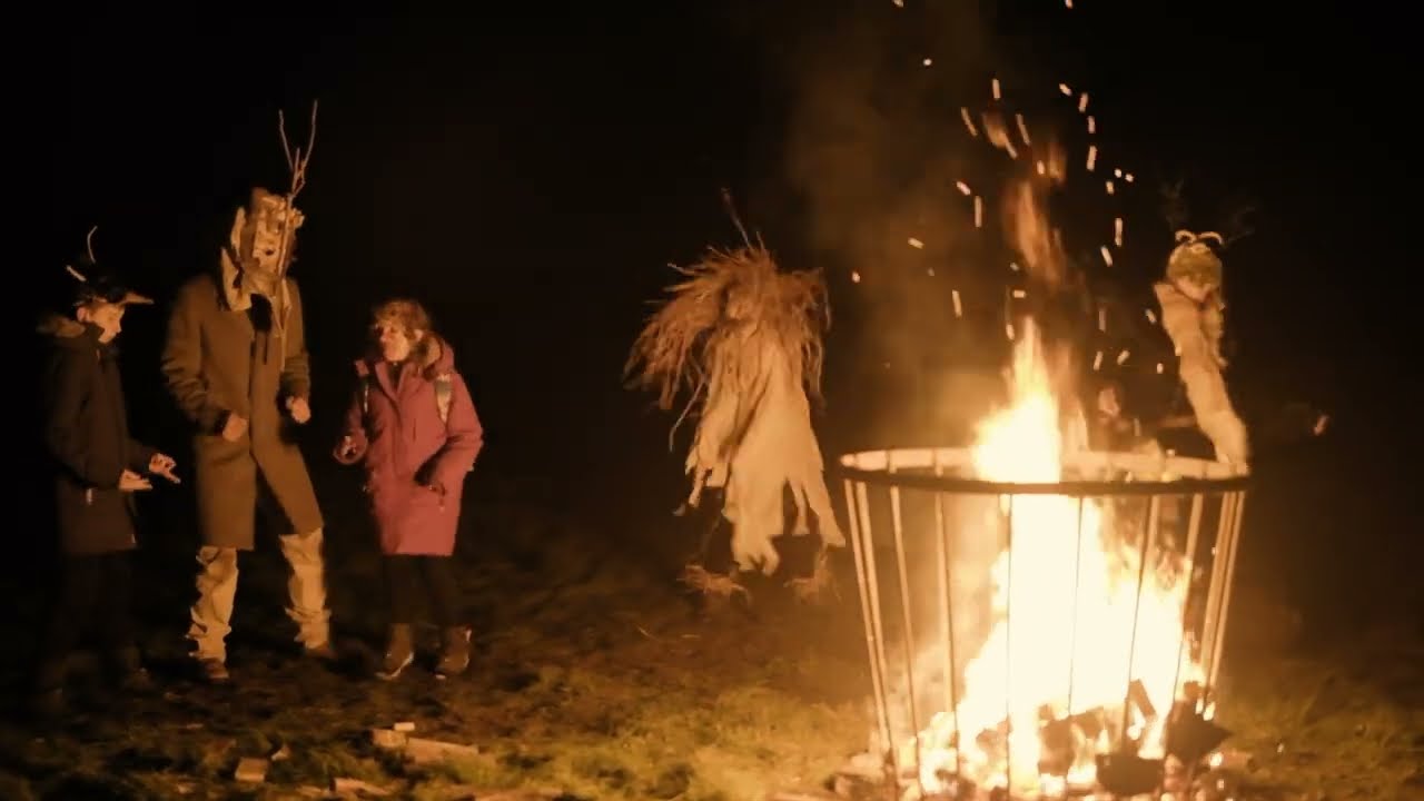 The Last Night of Samhain - The Year in Ireland with Áirc Damhsa