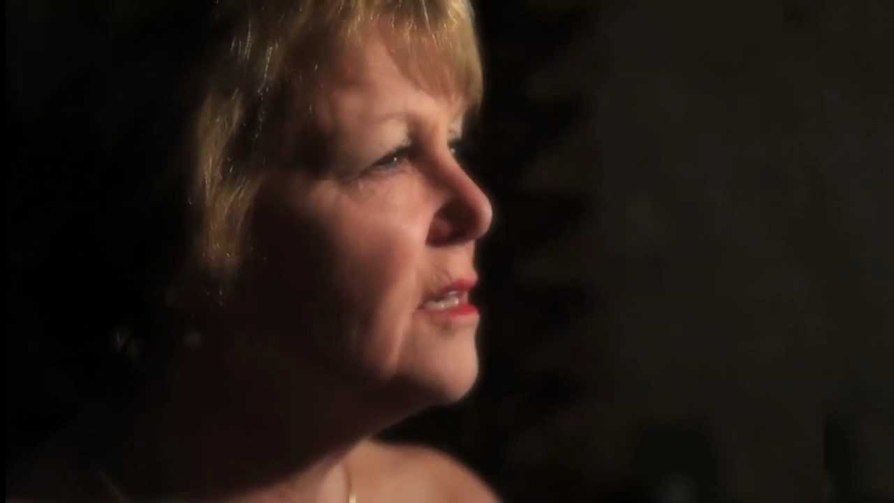 Edwina Thorne 'Smothering'