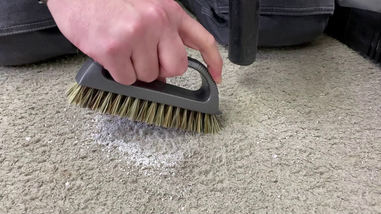 Flecken auf Leinenteppich entfernen | Tutorials by KRAMIS