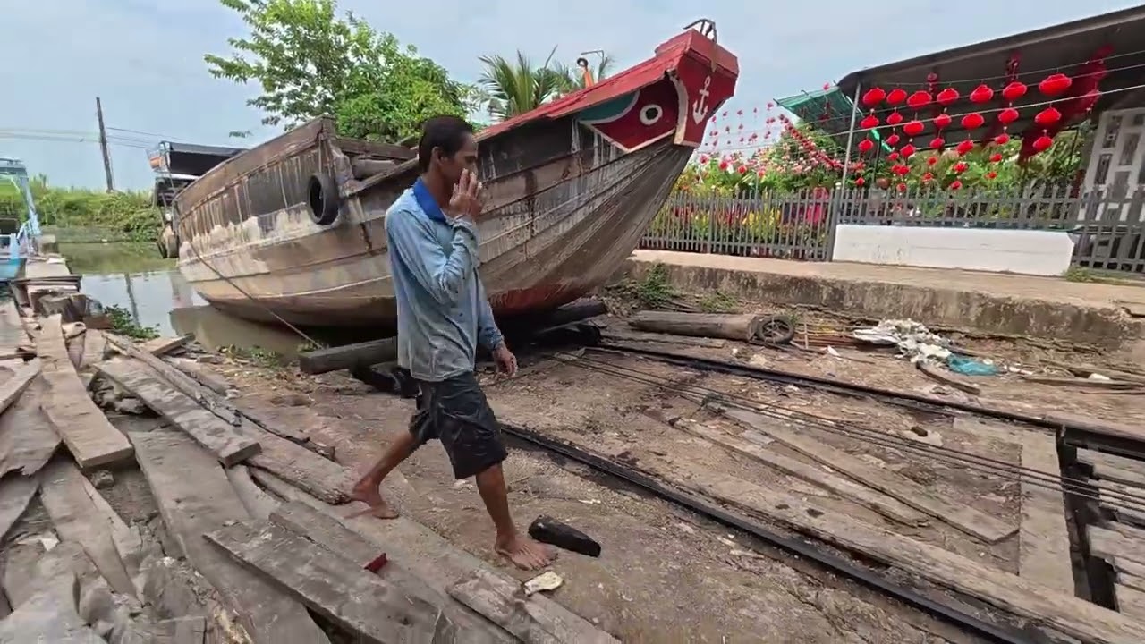 sửa chữa lắp keo ghe tầu . khai lộc đầu năm
