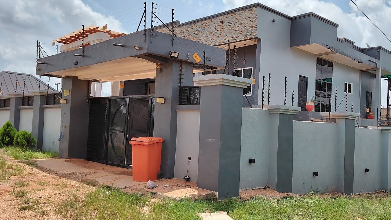 A MUST SEE!!! 6Bedroom House with swimming pool for sale in Kumasi-Ghana Yabi GHC2.8M
