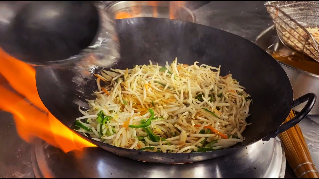 【もやしあんかけラーメン】Bean sprouts starchy sauce ramen.