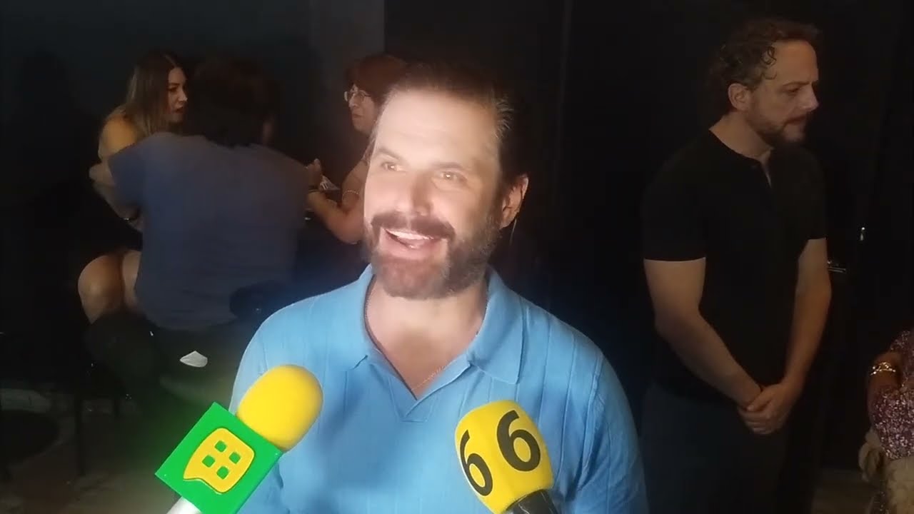Mark Tacher - SE ENFRETA A LA PRENSA EN CHACALEO!!