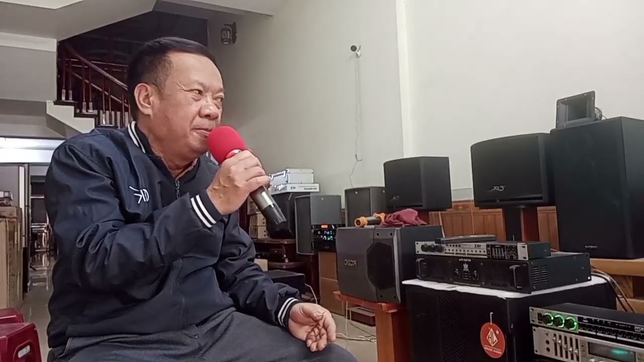 Bài hát vẫy tay chào tác giả vinh sử 