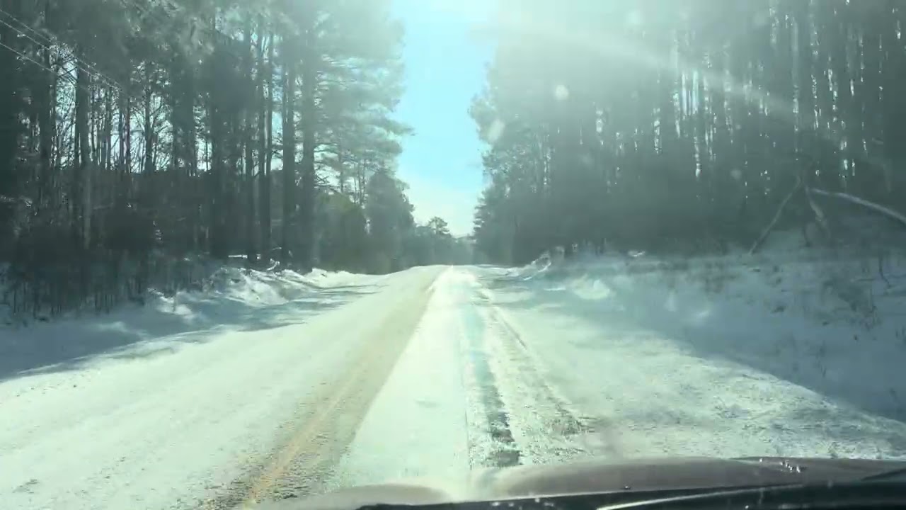 9 دقائق من القيادة في الثلج في ولاية كارولينا الشمالية في امريكا  9 minutes of snow driving NC USA 