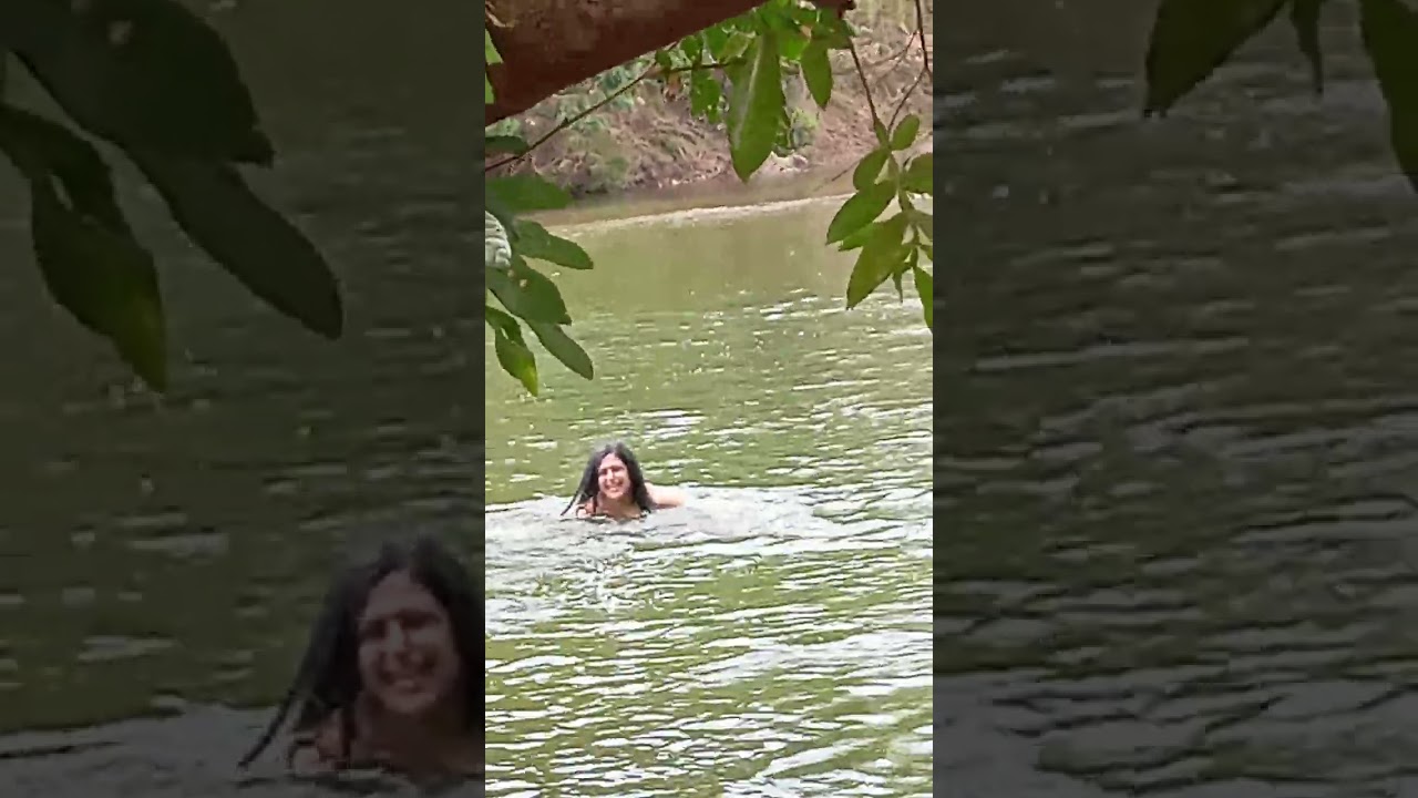 tomando banho no rio