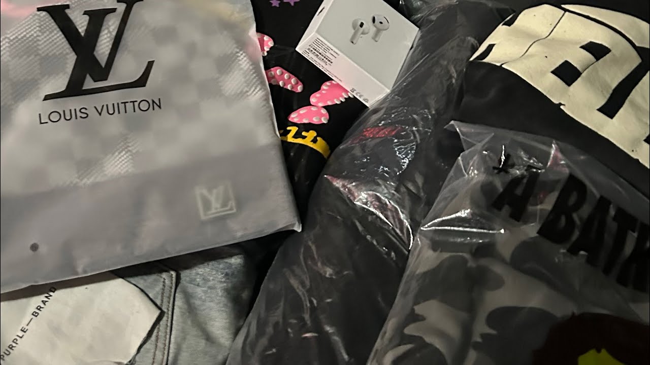 Reviewing AirPods & Bape + more from my vendor!!!