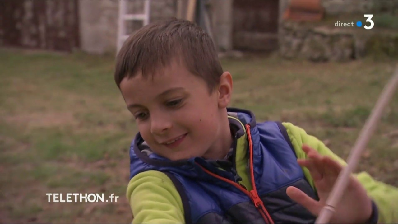 Myopathie de Duchenne : Luc, Jean et leur famille témoignent [Extrait du Téléthon2018]