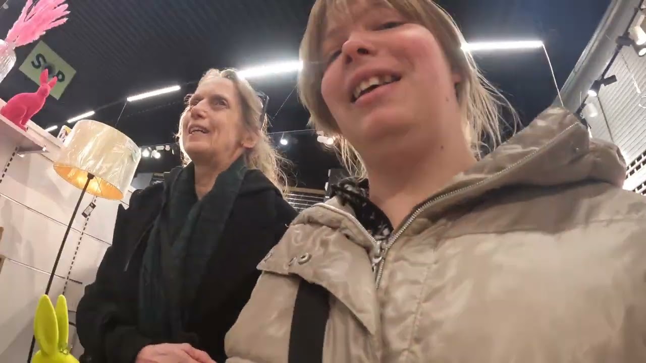 Vlogg jag och mamma letat runt i affären 