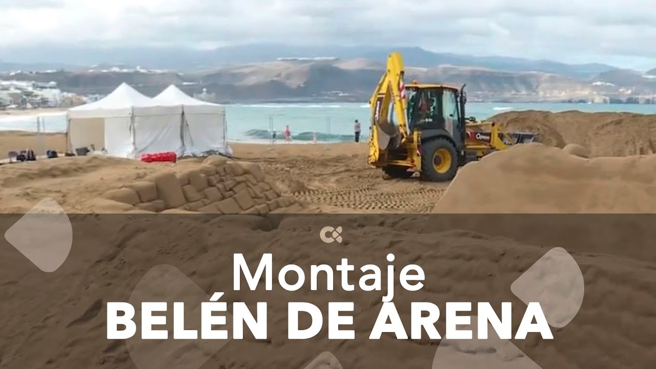 Gran Canaria  montaje del Belén de Arena en la playa de Las Canteras