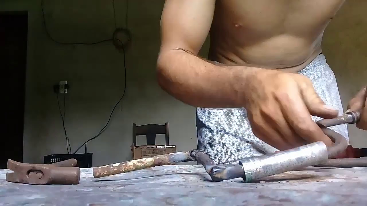 Furadeira manual feita com sucata!!