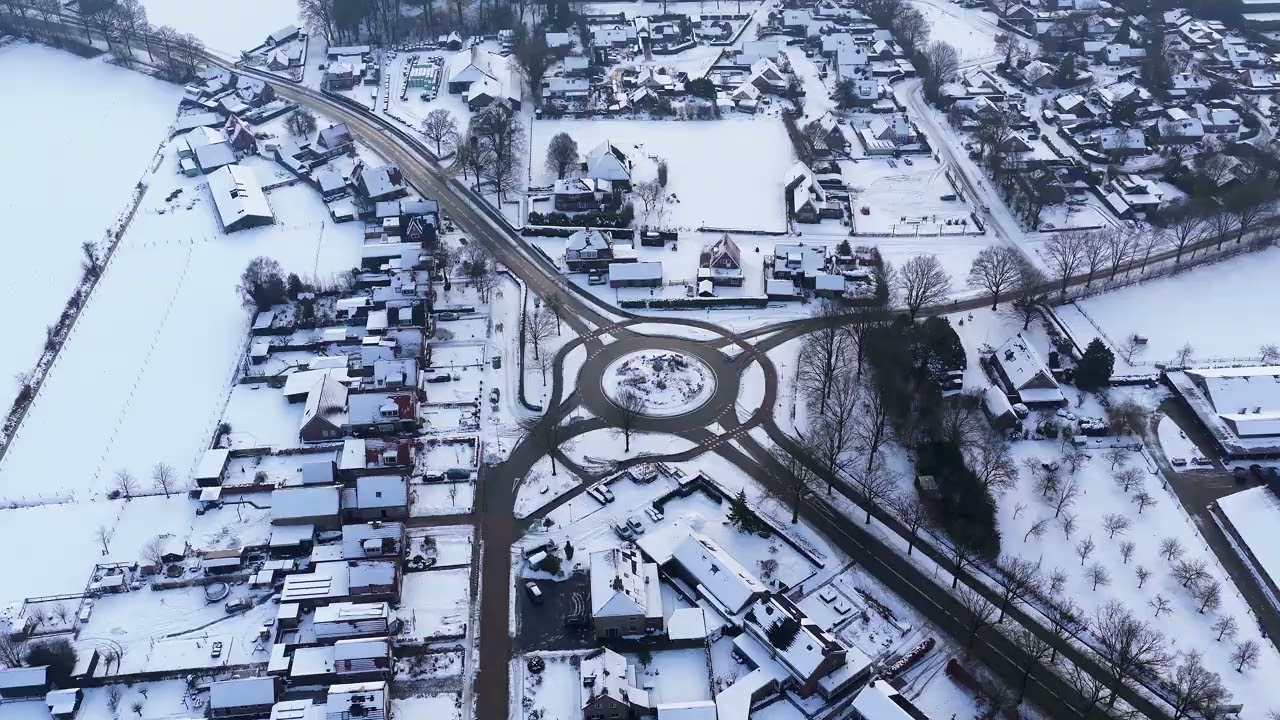 Besneeuwd rondje Oldemarkste rotonde