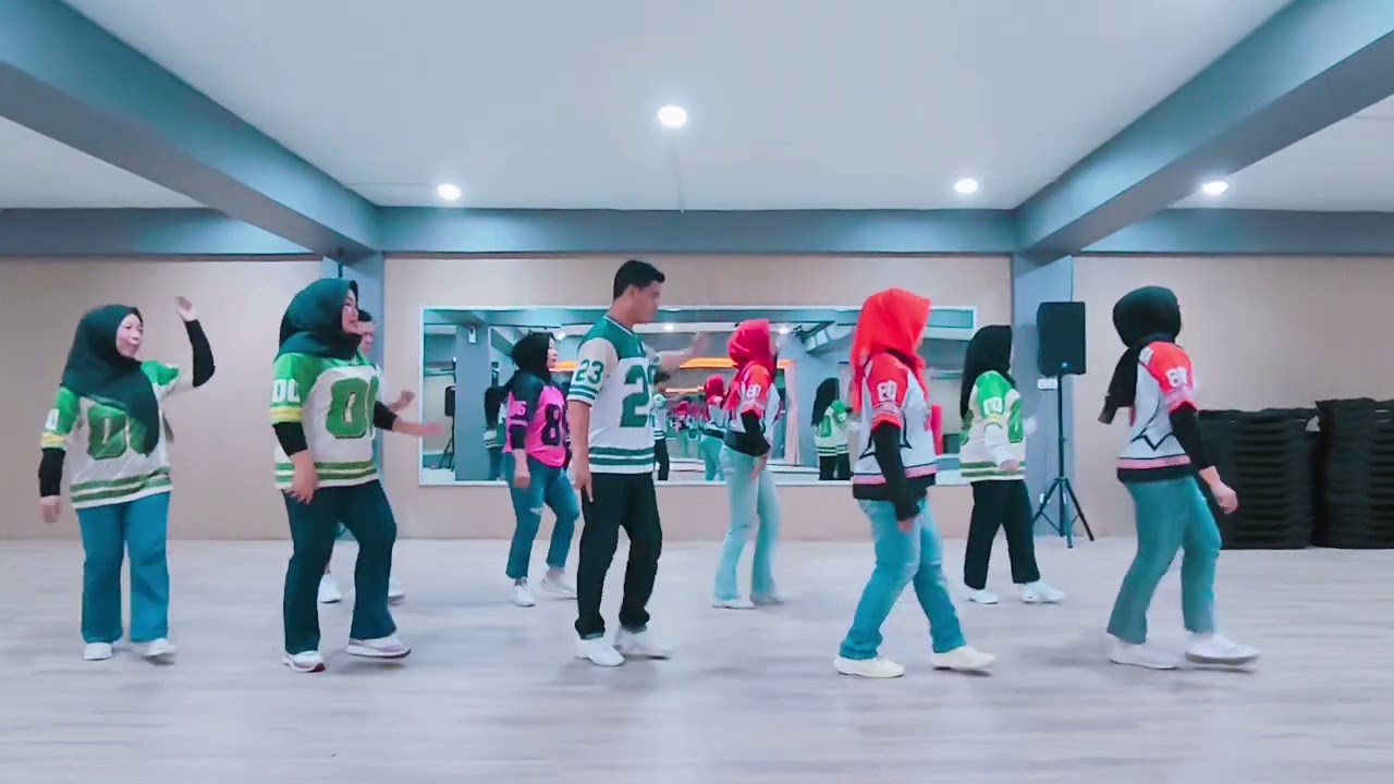 Kiss Me Quick - Line Dance / Demo : Okami Studio Palembang