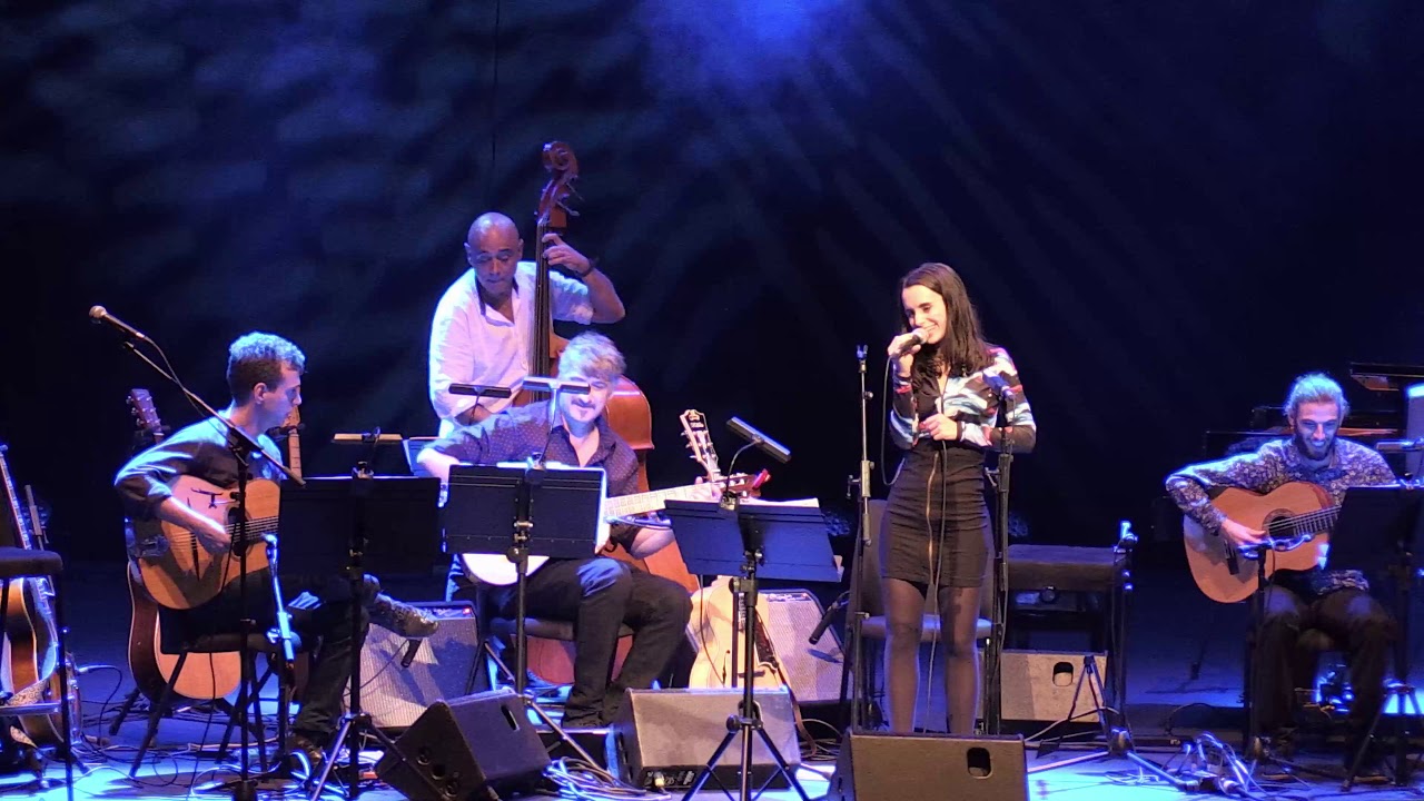 ANDREA MOTIS ESE ARAR EN EL MAR