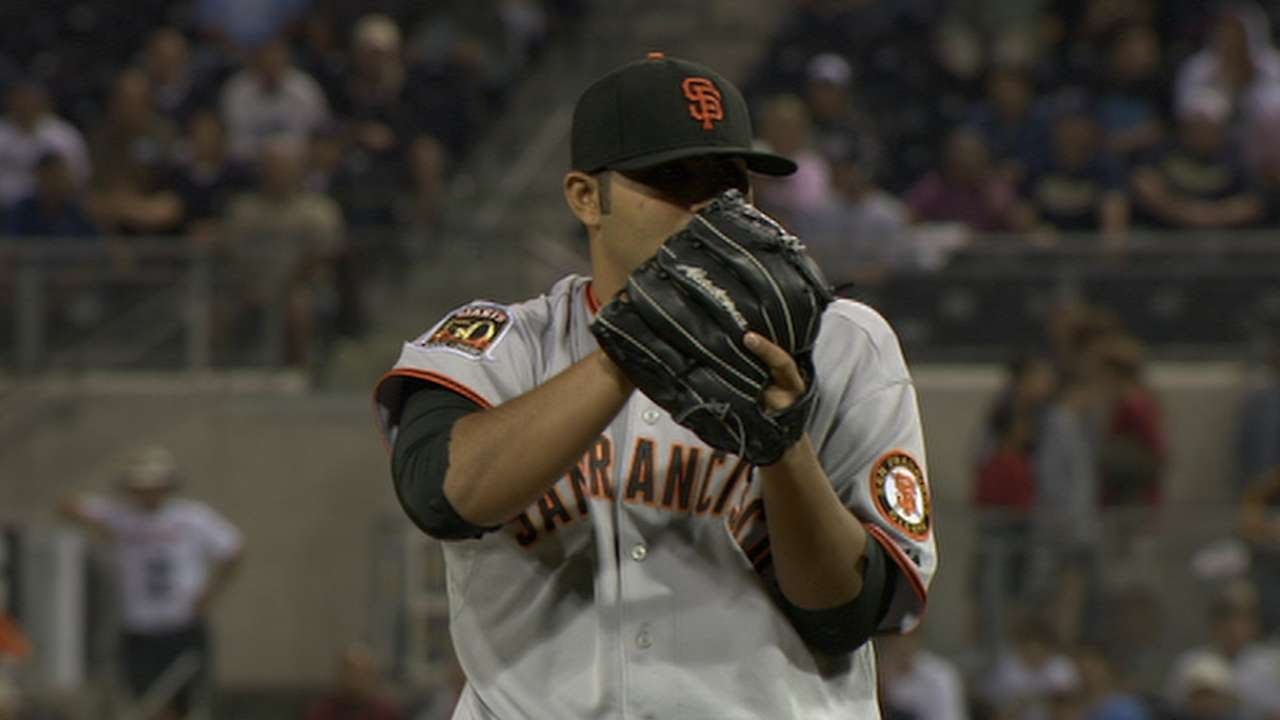 Sergio Romo throws scoreless 9th for first win