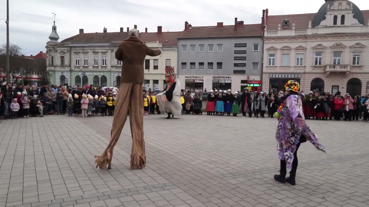 Farsangi forgatag Csornán.