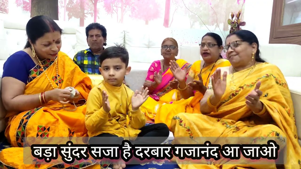 सभी भक्तों ने दरबार सजाया है और गणेश जी को किस तरह से बुला रहे हैं सुनतें हैं#renuclub #ganeshbhajan