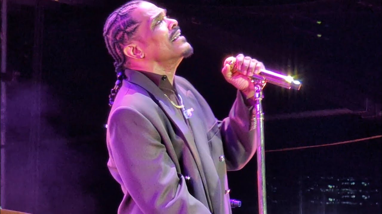 MAXWELL GETS EMOTIONAL AFTER HITTING THE WRONG NOTE!