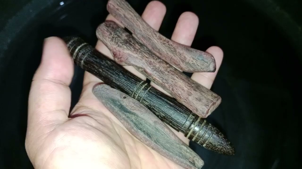 ada yang ngaku pemain kelor komentar di kolom komentar katanya yang hitam ini kayu liwung, bahlul.
