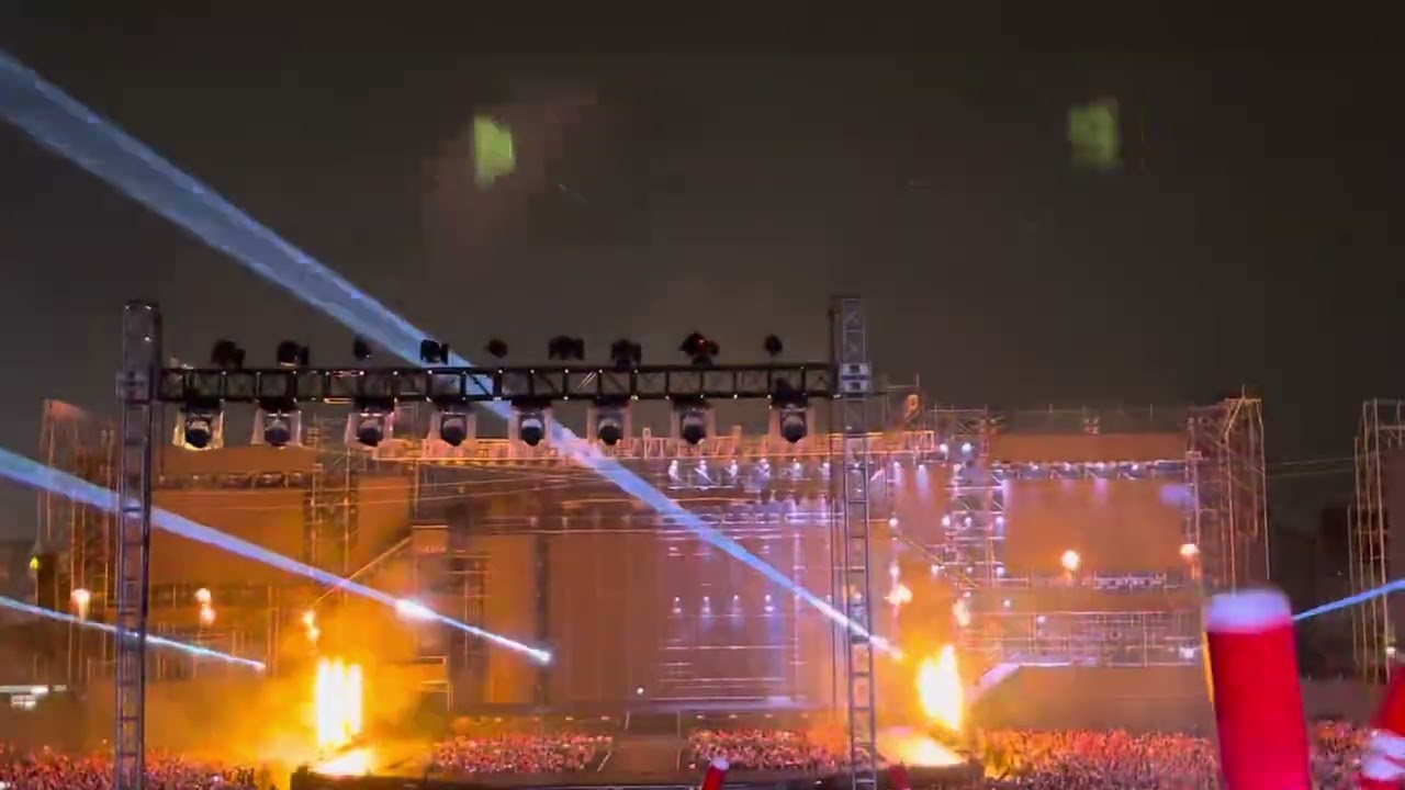 Intro Concert Anh trai vượt ng&agrave;n ch&ocirc;ng gai D2